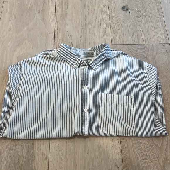 American Eagle Relaxed Button Down Blouse in Size Medium | New Without Tags - Picture 4 of 9